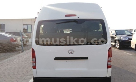 Buy Used Toyota Hiace White Car in Harare in Harare Buy Used Toyota Hiace White Car in Harare in Harare
