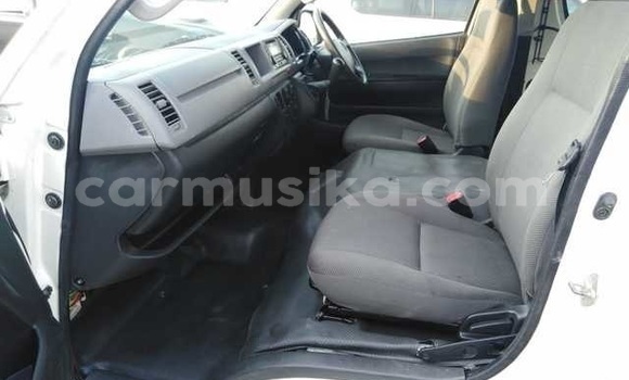 Buy Used Toyota Hiace White Car in Harare in Harare Buy Used Toyota Hiace White Car in Harare in Harare