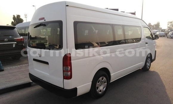 Buy Used Toyota Hiace White Car in Harare in Harare Buy Used Toyota Hiace White Car in Harare in Harare
