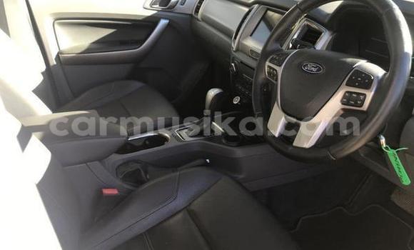 Buy Used Ford Everest White Car in Beitbridge in Matabeleland South Buy Used Ford Everest White Car in Beitbridge in Matabeleland South