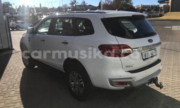 Buy Used Ford Everest White Car in Beitbridge in Matabeleland South Buy Used Ford Everest White Car in Beitbridge in Matabeleland South