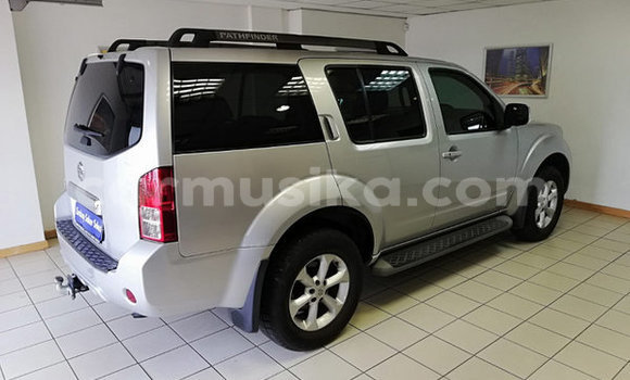 Buy Used Nissan Pathfinder Silver Car in Beitbridge in Matabeleland South Buy Used Nissan Pathfinder Silver Car in Beitbridge in Matabeleland South