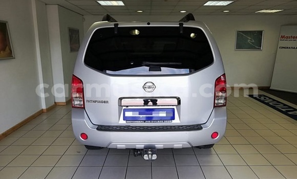 Buy Used Nissan Pathfinder Silver Car in Beitbridge in Matabeleland South Buy Used Nissan Pathfinder Silver Car in Beitbridge in Matabeleland South