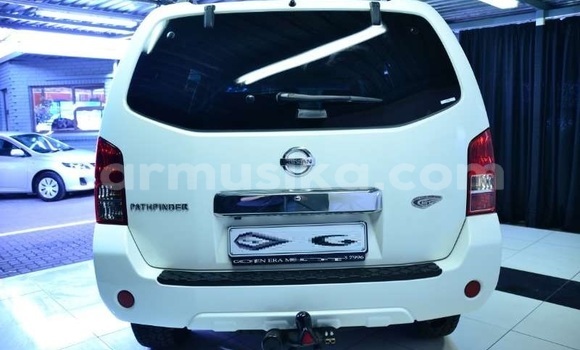 Nunua Ilio tumika Nissan Pathfinder Nyeupe Gari ndani ya Beitbridge nchini Matabeleland Kusini Nunua Ilio tumika Nissan Pathfinder Nyeupe Gari ndani ya Beitbridge nchini Matabeleland Kusini