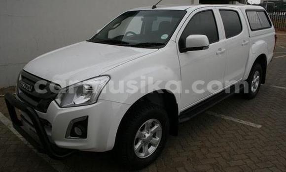 Nunua Ilio tumika Isuzu KB Nyeupe Gari ndani ya Beitbridge nchini Matabeleland Kusini Nunua Ilio tumika Isuzu KB Nyeupe Gari ndani ya Beitbridge nchini Matabeleland Kusini