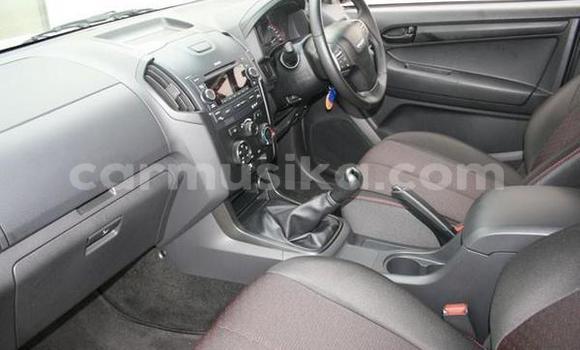 Nunua Ilio tumika Isuzu KB Nyeupe Gari ndani ya Beitbridge nchini Matabeleland Kusini Nunua Ilio tumika Isuzu KB Nyeupe Gari ndani ya Beitbridge nchini Matabeleland Kusini