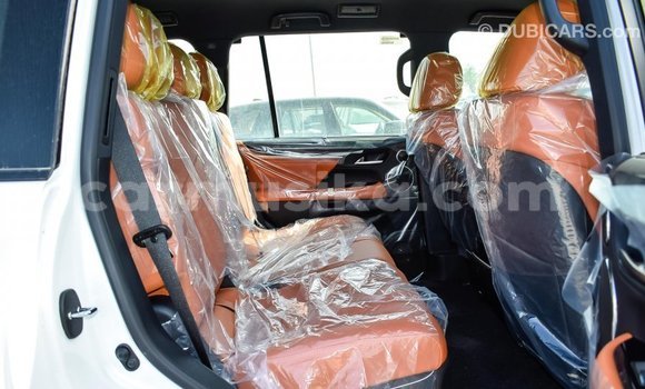 Acheter Import Voiture Lexus LX Blanc à Import - Dubai, Harare Acheter Import Voiture Lexus LX Blanc à Import - Dubai, Harare
