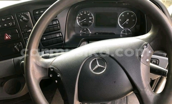 Nunua Ilio tumika Mercedes‒Benz 2644 Nyeupe Lori ndani ya Beitbridge nchini Matabeleland Kusini Nunua Ilio tumika Mercedes‒Benz 2644 Nyeupe Lori ndani ya Beitbridge nchini Matabeleland Kusini