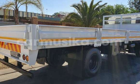 Acheter Occasion Utilitaire Isuzu FTR 850 Blanc à Beitbridge, Matabeleland South Acheter Occasion Utilitaire Isuzu FTR 850 Blanc à Beitbridge, Matabeleland South