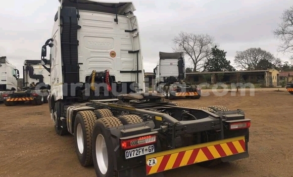 Tenga Tsaru Volvo F4 Chena Rori in Beitbridge in Matabeleland South Tenga Tsaru Volvo F4 Chena Rori in Beitbridge in Matabeleland South