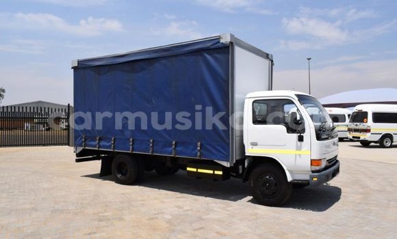 Acheter Occasion Utilitaire Nissan UD Blanc à Beitbridge, Matabeleland South Acheter Occasion Utilitaire Nissan UD Blanc à Beitbridge, Matabeleland South