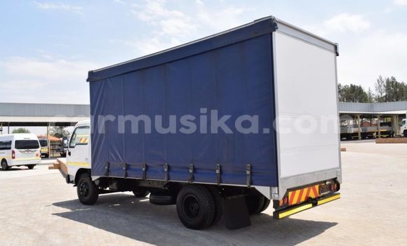 Acheter Occasion Utilitaire Nissan UD Blanc à Beitbridge, Matabeleland South Acheter Occasion Utilitaire Nissan UD Blanc à Beitbridge, Matabeleland South