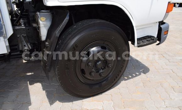 Acheter Occasion Utilitaire Nissan UD Blanc à Beitbridge, Matabeleland South Acheter Occasion Utilitaire Nissan UD Blanc à Beitbridge, Matabeleland South