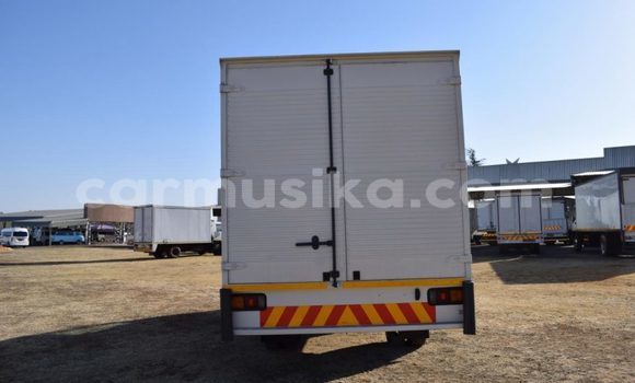 Acheter Occasion Utilitaire Mitsubishi Fuso Blanc à Beitbridge, Matabeleland South Acheter Occasion Utilitaire Mitsubishi Fuso Blanc à Beitbridge, Matabeleland South
