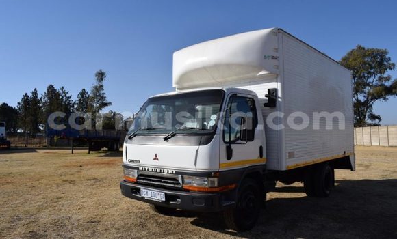 Acheter Occasion Utilitaire Mitsubishi Fuso Blanc à Beitbridge, Matabeleland South Acheter Occasion Utilitaire Mitsubishi Fuso Blanc à Beitbridge, Matabeleland South