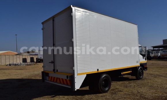 Acheter Occasion Utilitaire Mitsubishi Fuso Blanc à Beitbridge, Matabeleland South Acheter Occasion Utilitaire Mitsubishi Fuso Blanc à Beitbridge, Matabeleland South
