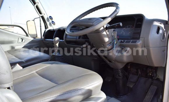 Acheter Occasion Utilitaire Mitsubishi Fuso Blanc à Beitbridge, Matabeleland South Acheter Occasion Utilitaire Mitsubishi Fuso Blanc à Beitbridge, Matabeleland South