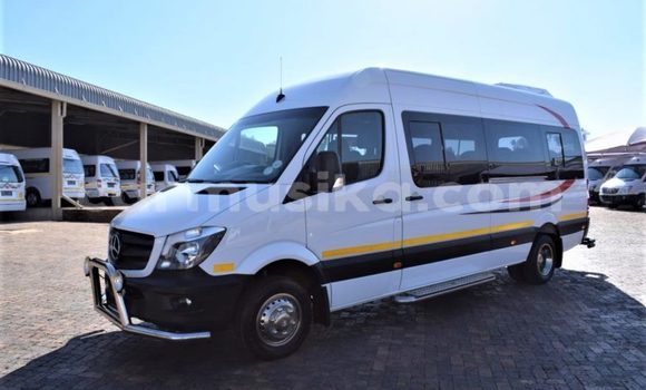 Acheter Occasion Voiture Mercedes‒Benz Esprit Blanc à Beitbridge, Matabeleland South Acheter Occasion Voiture Mercedes‒Benz Esprit Blanc à Beitbridge, Matabeleland South