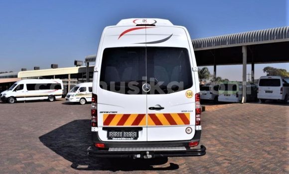 Acheter Occasion Voiture Mercedes‒Benz Esprit Blanc à Beitbridge, Matabeleland South Acheter Occasion Voiture Mercedes‒Benz Esprit Blanc à Beitbridge, Matabeleland South