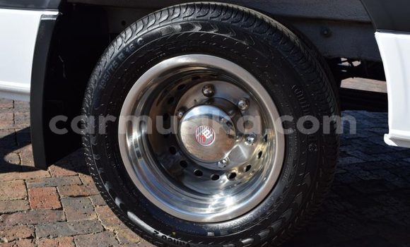 Acheter Occasion Voiture Mercedes‒Benz Esprit Blanc à Beitbridge, Matabeleland South Acheter Occasion Voiture Mercedes‒Benz Esprit Blanc à Beitbridge, Matabeleland South