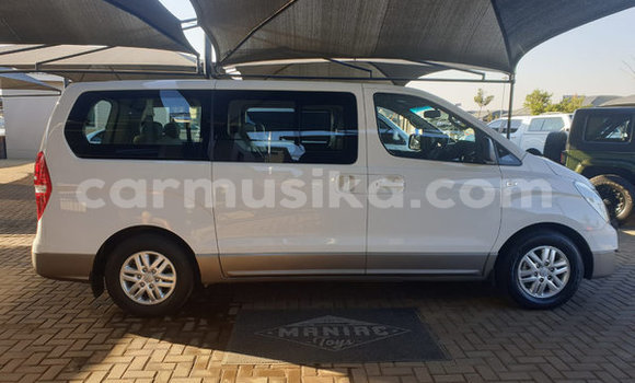Buy Used Hyundai H1 White Car in Beitbridge in Matabeleland South Buy Used Hyundai H1 White Car in Beitbridge in Matabeleland South