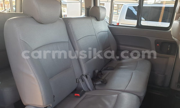 Buy Used Hyundai H1 White Car in Beitbridge in Matabeleland South Buy Used Hyundai H1 White Car in Beitbridge in Matabeleland South