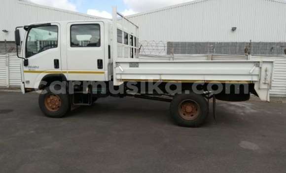 Acheter Occasion Utilitaire Isuzu FTR 850 Blanc à Beitbridge, Matabeleland South Acheter Occasion Utilitaire Isuzu FTR 850 Blanc à Beitbridge, Matabeleland South