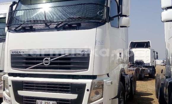 Acheter Occasion Utilitaire Volvo F4 Blanc à Beitbridge, Matabeleland South Acheter Occasion Utilitaire Volvo F4 Blanc à Beitbridge, Matabeleland South
