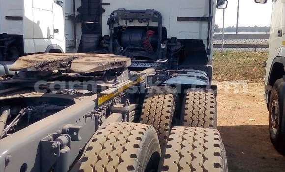 Acheter Occasion Utilitaire Volvo F4 Blanc à Beitbridge, Matabeleland South Acheter Occasion Utilitaire Volvo F4 Blanc à Beitbridge, Matabeleland South