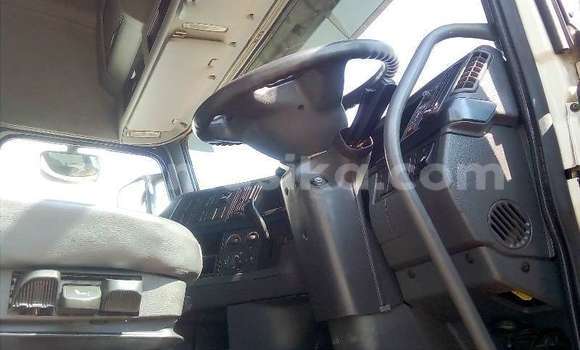 Acheter Occasion Utilitaire Volvo F4 Blanc à Beitbridge, Matabeleland South Acheter Occasion Utilitaire Volvo F4 Blanc à Beitbridge, Matabeleland South