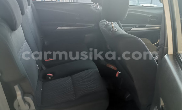 Acheter Occasion Voiture Toyota Avanza Blanc à Beitbridge, Matabeleland South Acheter Occasion Voiture Toyota Avanza Blanc à Beitbridge, Matabeleland South