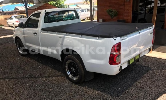 Acheter Occasion Voiture Toyota Hilux Blanc à Beitbridge, Matabeleland South Acheter Occasion Voiture Toyota Hilux Blanc à Beitbridge, Matabeleland South
