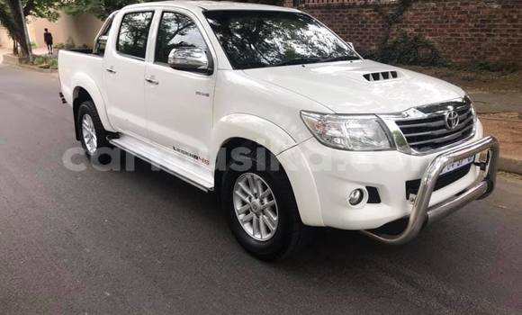Acheter Occasion Voiture Toyota Hilux Blanc à Beitbridge, Matabeleland South Acheter Occasion Voiture Toyota Hilux Blanc à Beitbridge, Matabeleland South