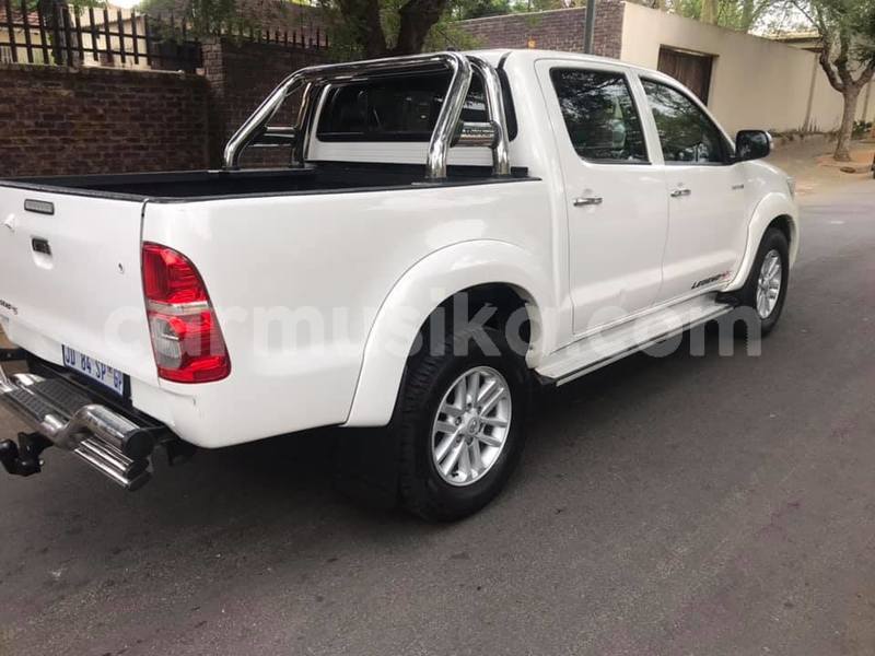 Big with watermark toyota hilux matabeleland south beitbridge 9273