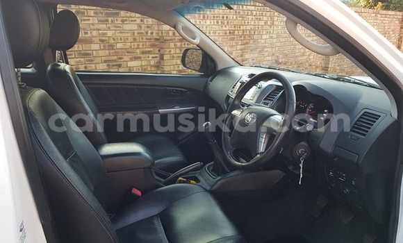 Acheter Occasion Voiture Toyota Hilux Blanc à Beitbridge, Matabeleland South Acheter Occasion Voiture Toyota Hilux Blanc à Beitbridge, Matabeleland South