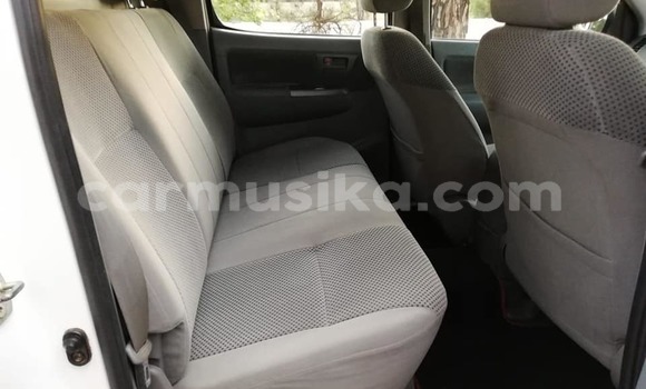 Acheter Occasion Voiture Toyota Hilux Blanc à Beitbridge, Matabeleland South Acheter Occasion Voiture Toyota Hilux Blanc à Beitbridge, Matabeleland South