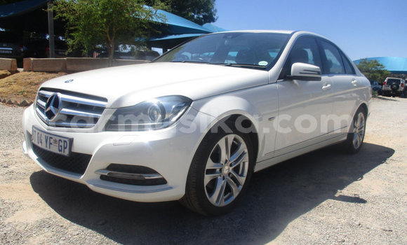 Acheter Occasion Voiture Mercedes‒Benz 190–Series Blanc à Beitbridge, Matabeleland South Acheter Occasion Voiture Mercedes‒Benz 190–Series Blanc à Beitbridge, Matabeleland South