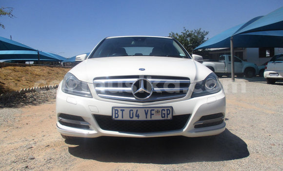 Acheter Occasion Voiture Mercedes‒Benz 190–Series Blanc à Beitbridge, Matabeleland South Acheter Occasion Voiture Mercedes‒Benz 190–Series Blanc à Beitbridge, Matabeleland South