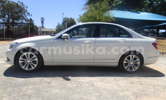 Acheter Occasion Voiture Mercedes‒Benz 190–Series Blanc à Beitbridge, Matabeleland South Acheter Occasion Voiture Mercedes‒Benz 190–Series Blanc à Beitbridge, Matabeleland South