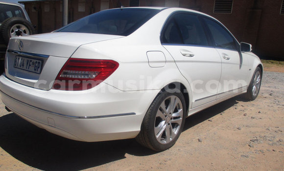 Acheter Occasion Voiture Mercedes‒Benz 190–Series Blanc à Beitbridge, Matabeleland South Acheter Occasion Voiture Mercedes‒Benz 190–Series Blanc à Beitbridge, Matabeleland South