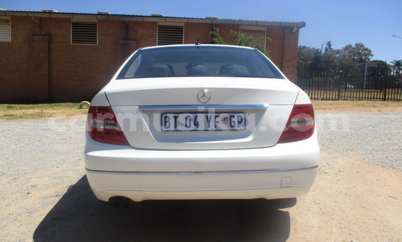 Acheter Occasion Voiture Mercedes‒Benz 190–Series Blanc à Beitbridge, Matabeleland South Acheter Occasion Voiture Mercedes‒Benz 190–Series Blanc à Beitbridge, Matabeleland South