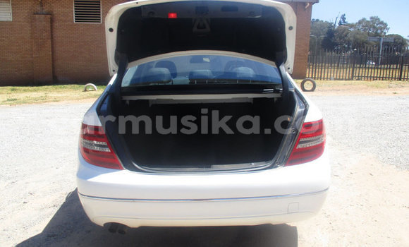 Acheter Occasion Voiture Mercedes‒Benz 190–Series Blanc à Beitbridge, Matabeleland South Acheter Occasion Voiture Mercedes‒Benz 190–Series Blanc à Beitbridge, Matabeleland South