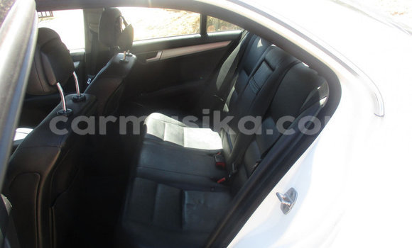 Acheter Occasion Voiture Mercedes‒Benz 190–Series Blanc à Beitbridge, Matabeleland South Acheter Occasion Voiture Mercedes‒Benz 190–Series Blanc à Beitbridge, Matabeleland South