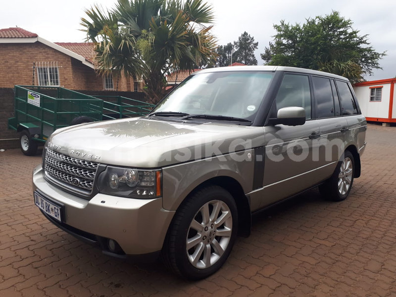 Big with watermark land rover range rover vogue matabeleland south beitbridge 9279