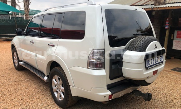 Acheter Occasion Voiture Mitsubishi Pajero Blanc à Beitbridge, Matabeleland South Acheter Occasion Voiture Mitsubishi Pajero Blanc à Beitbridge, Matabeleland South