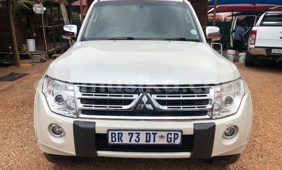 Acheter Occasion Voiture Mitsubishi Pajero Blanc à Beitbridge, Matabeleland South Acheter Occasion Voiture Mitsubishi Pajero Blanc à Beitbridge, Matabeleland South