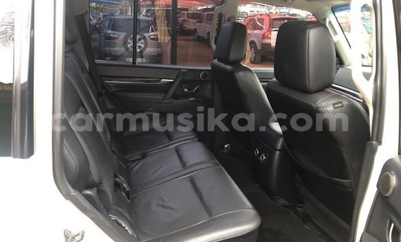 Acheter Occasion Voiture Mitsubishi Pajero Blanc à Beitbridge, Matabeleland South Acheter Occasion Voiture Mitsubishi Pajero Blanc à Beitbridge, Matabeleland South