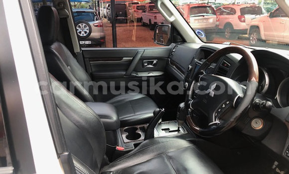 Acheter Occasion Voiture Mitsubishi Pajero Blanc à Beitbridge, Matabeleland South Acheter Occasion Voiture Mitsubishi Pajero Blanc à Beitbridge, Matabeleland South