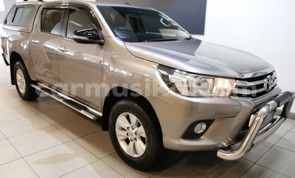 Nunua Ilio tumika Toyota Hilux Beige Gari ndani ya Beitbridge nchini Matabeleland Kusini Nunua Ilio tumika Toyota Hilux Beige Gari ndani ya Beitbridge nchini Matabeleland Kusini