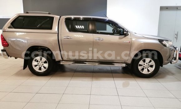 Nunua Ilio tumika Toyota Hilux Beige Gari ndani ya Beitbridge nchini Matabeleland Kusini Nunua Ilio tumika Toyota Hilux Beige Gari ndani ya Beitbridge nchini Matabeleland Kusini